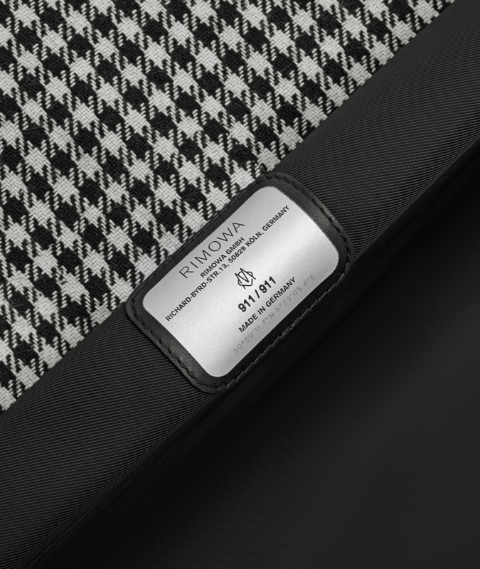 RIMOWA X PORSCHE_97390002_NUMBERED LABEL_THUMBNAIL.png